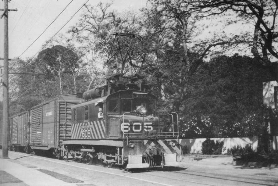pacrailnews3_4_72f
Rebuilt 605, originally OA&E's 105 comes down the middle of Shafter Ave east of College Ave. Pacific Rail News March 4th 1972 from the collection at the Moraga History Center
